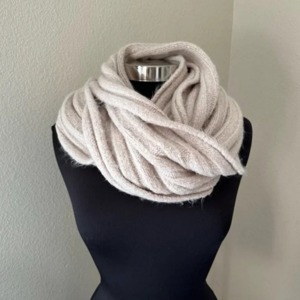 *DONATED* BDG Brushed Wide Ribbed Knit Infinity Scarf